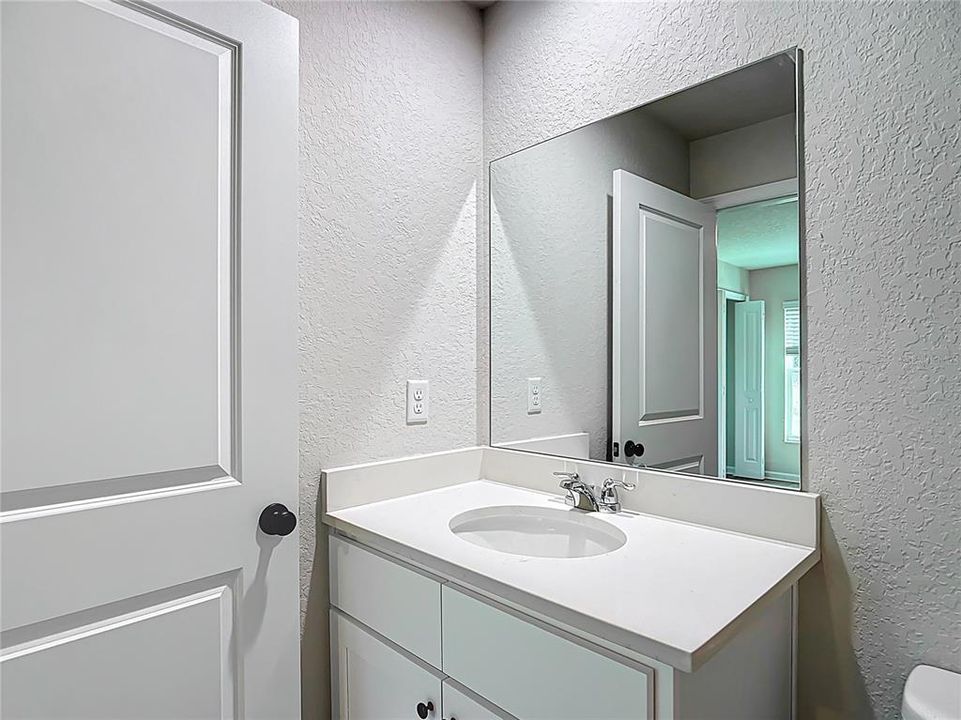 На продажу: $399,900 (4 спален, 0 ванн, 1968 Квадратных фут)