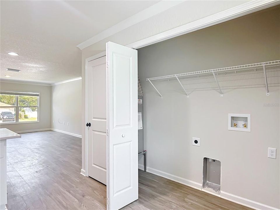 На продажу: $399,900 (4 спален, 0 ванн, 1968 Квадратных фут)