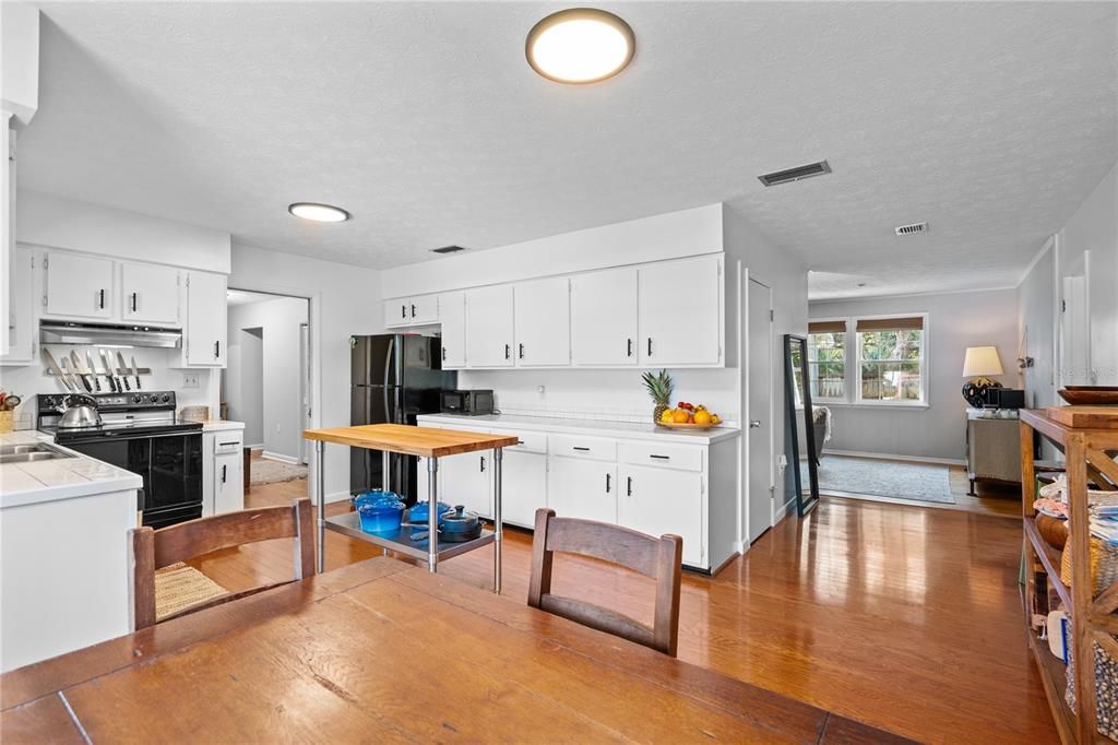 待售: $849,000 (3 贝兹, 2 浴室, 1822 平方英尺)