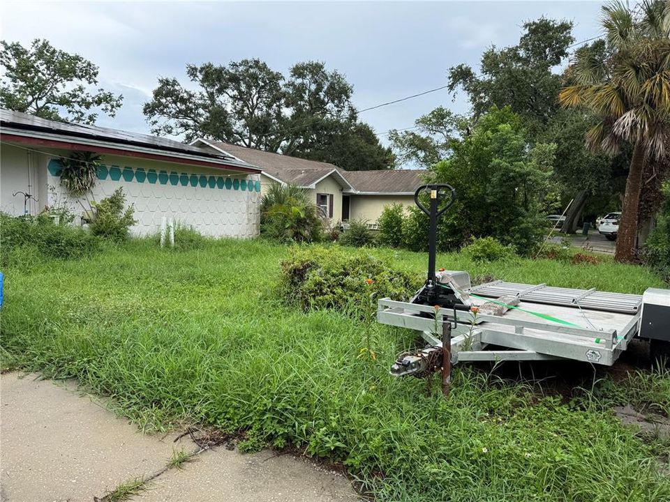 Active With Contract: $230,000 (3 beds, 3 baths, 1633 Square Feet)
