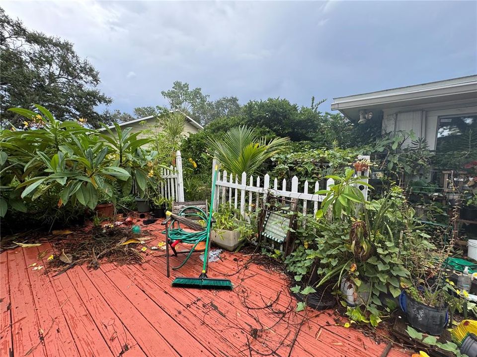 Active With Contract: $230,000 (3 beds, 3 baths, 1633 Square Feet)