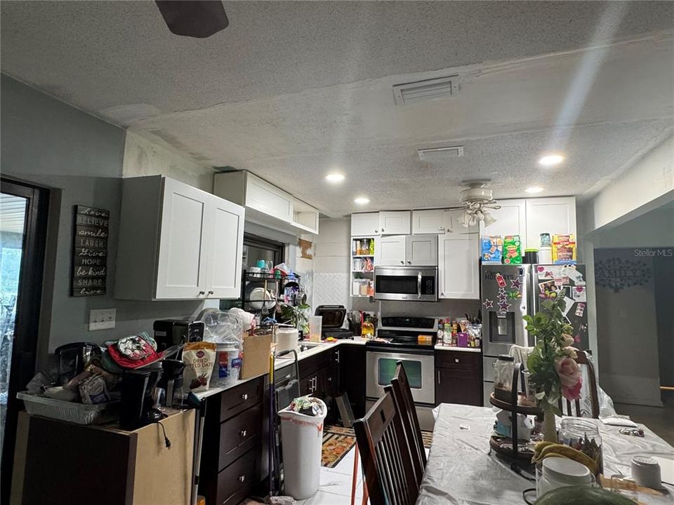 Active With Contract: $230,000 (3 beds, 3 baths, 1633 Square Feet)