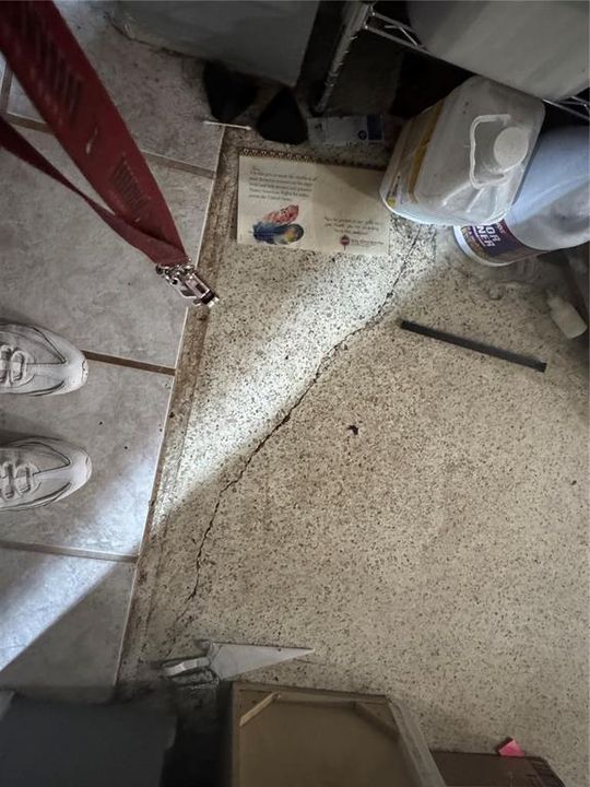 Active With Contract: $230,000 (3 beds, 3 baths, 1633 Square Feet)