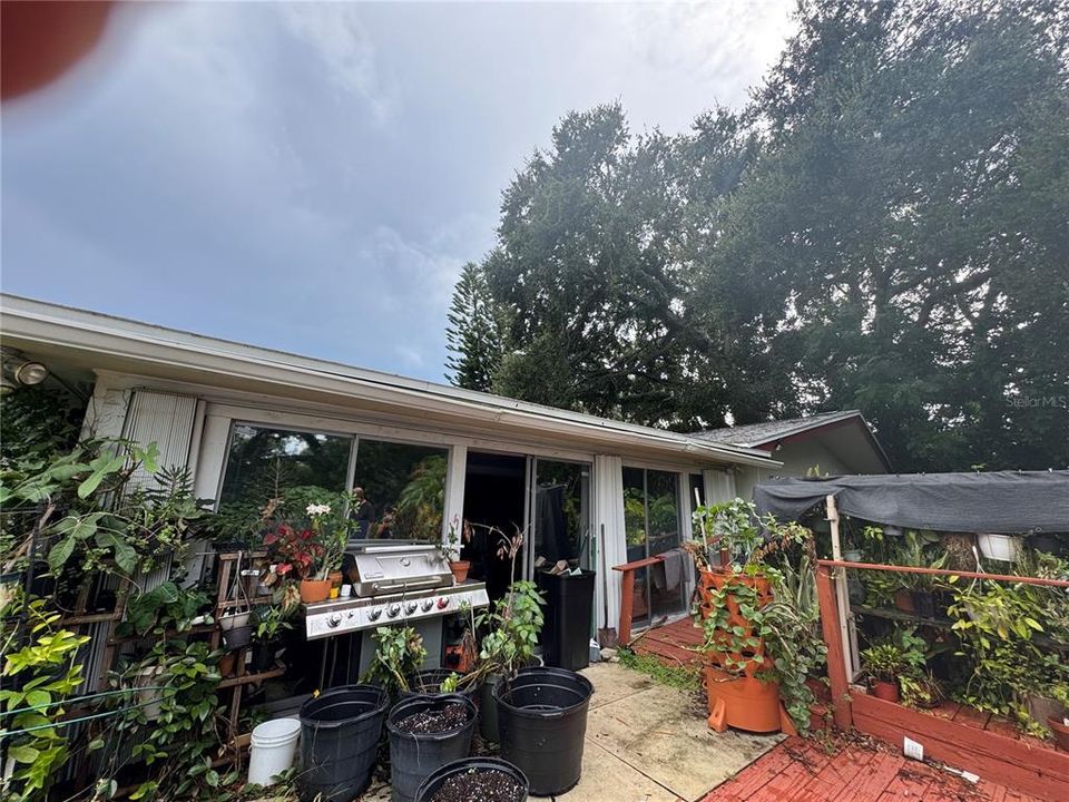 Active With Contract: $230,000 (3 beds, 3 baths, 1633 Square Feet)