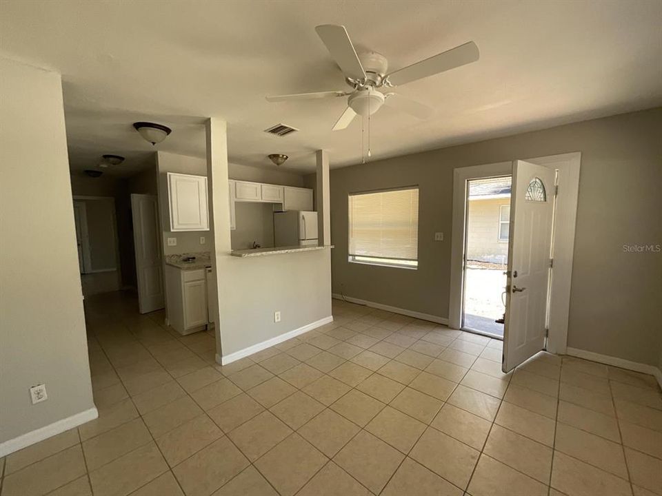 For Rent: $1,325 (1 beds, 1 baths, 600 Square Feet)