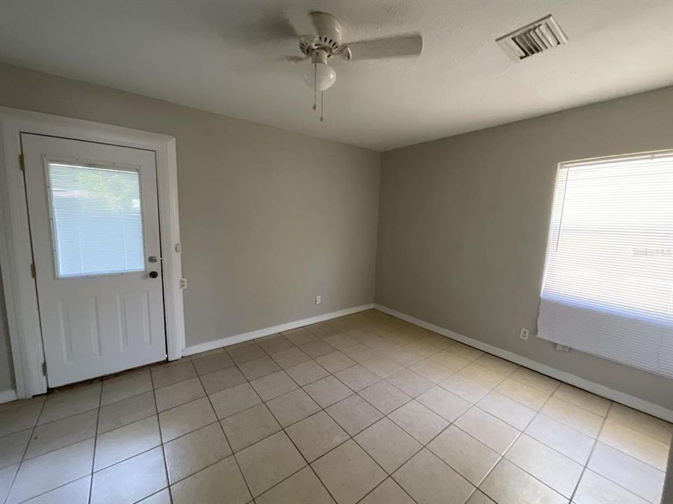 For Rent: $1,325 (1 beds, 1 baths, 600 Square Feet)