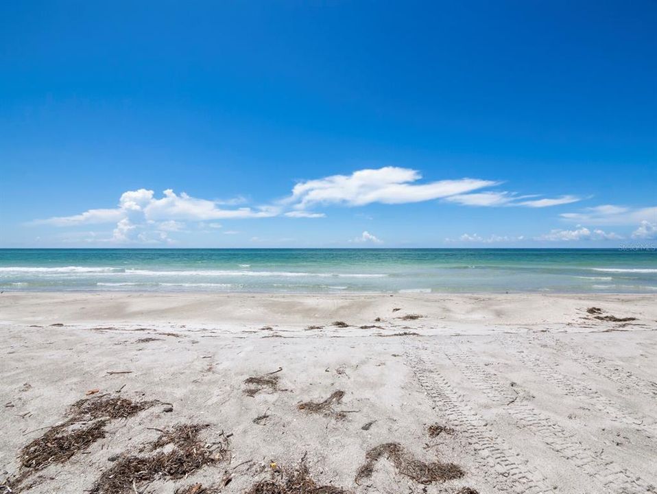 Active With Contract: $3,700,000 (3 beds, 3 baths, 2940 Square Feet)