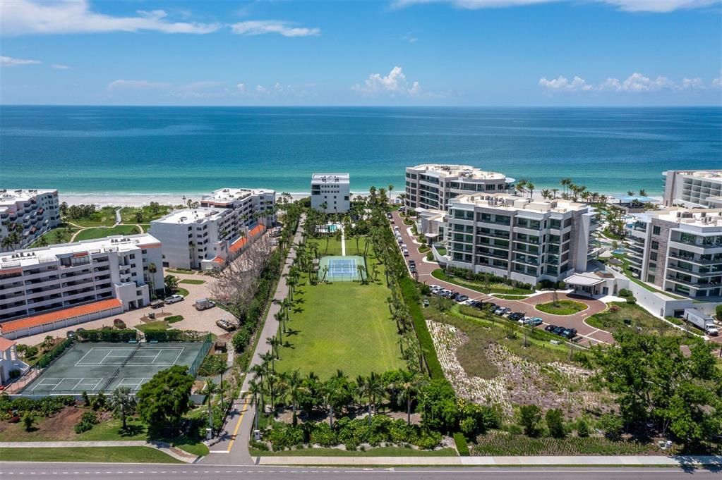 Active With Contract: $3,700,000 (3 beds, 3 baths, 2940 Square Feet)