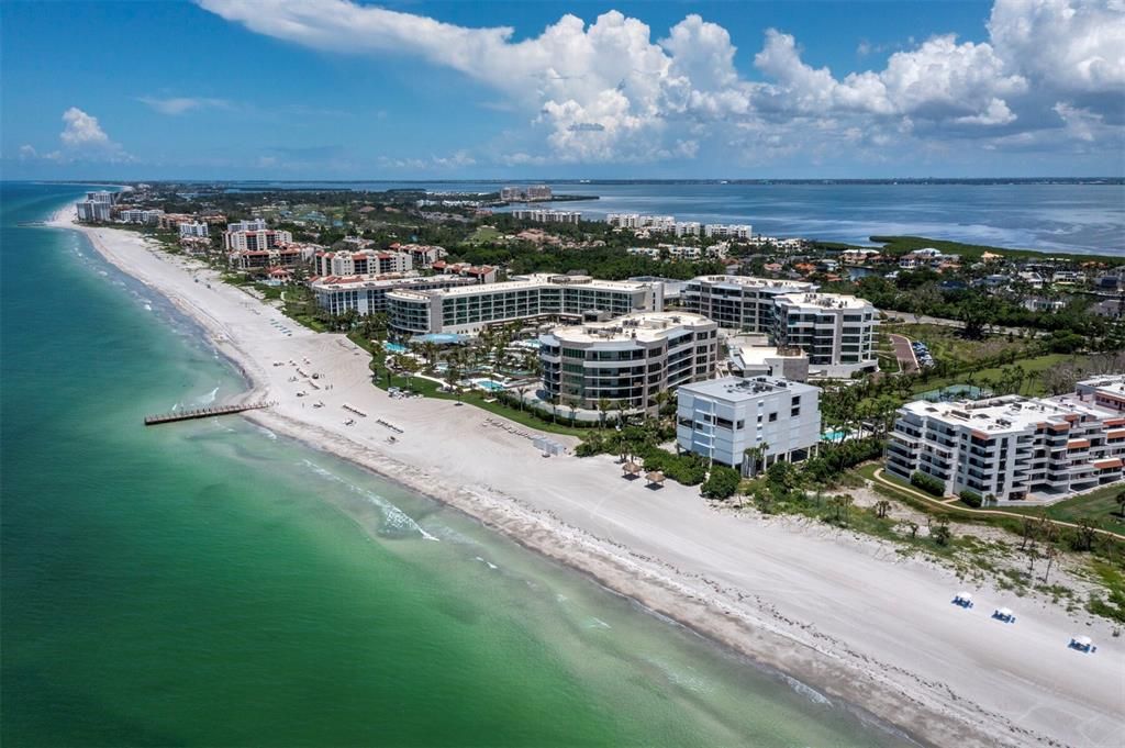 Active With Contract: $3,700,000 (3 beds, 3 baths, 2940 Square Feet)