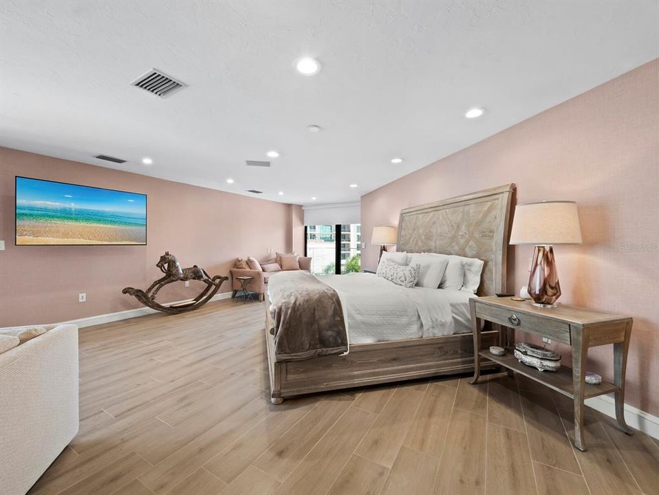 Active With Contract: $3,700,000 (3 beds, 3 baths, 2940 Square Feet)