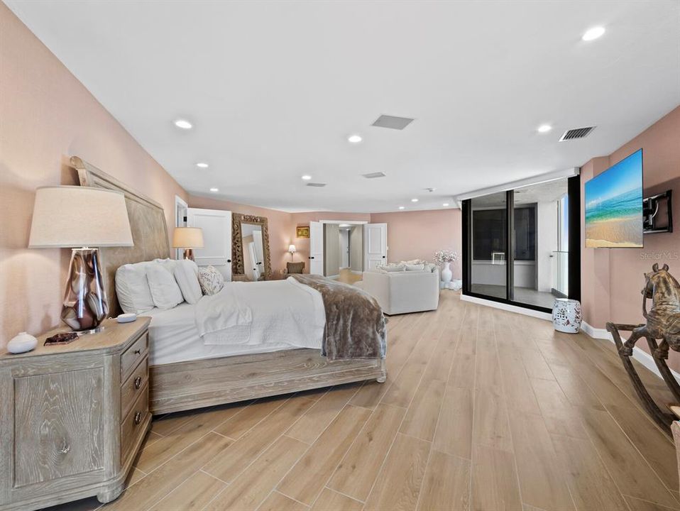 Active With Contract: $3,700,000 (3 beds, 3 baths, 2940 Square Feet)