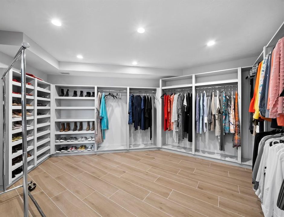 Active With Contract: $3,700,000 (3 beds, 3 baths, 2940 Square Feet)