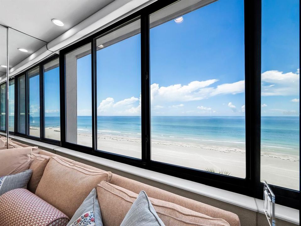 Active With Contract: $3,700,000 (3 beds, 3 baths, 2940 Square Feet)