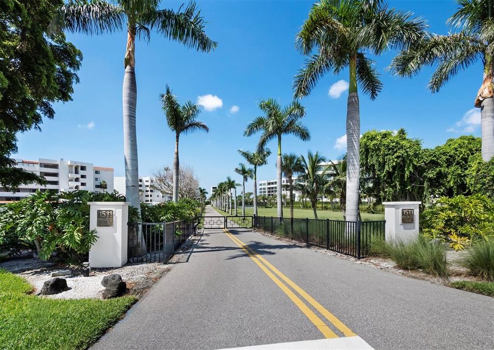 Active With Contract: $3,700,000 (3 beds, 3 baths, 2940 Square Feet)