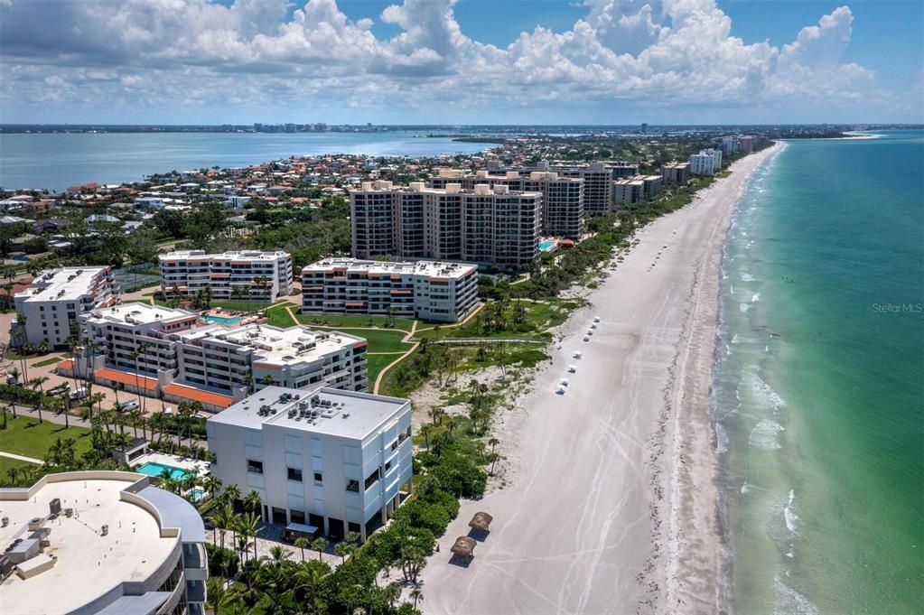 Active With Contract: $3,700,000 (3 beds, 3 baths, 2940 Square Feet)