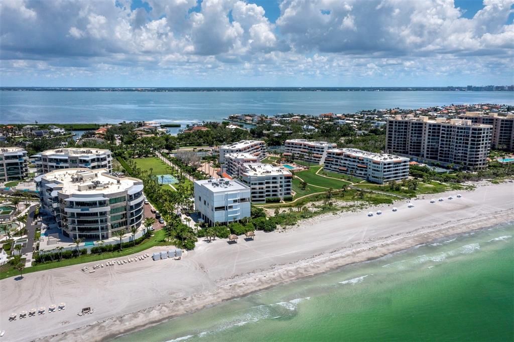 Active With Contract: $3,700,000 (3 beds, 3 baths, 2940 Square Feet)