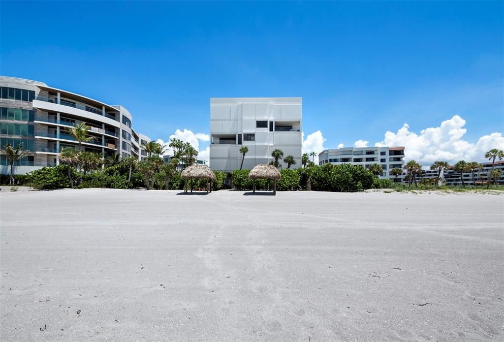 Active With Contract: $3,700,000 (3 beds, 3 baths, 2940 Square Feet)