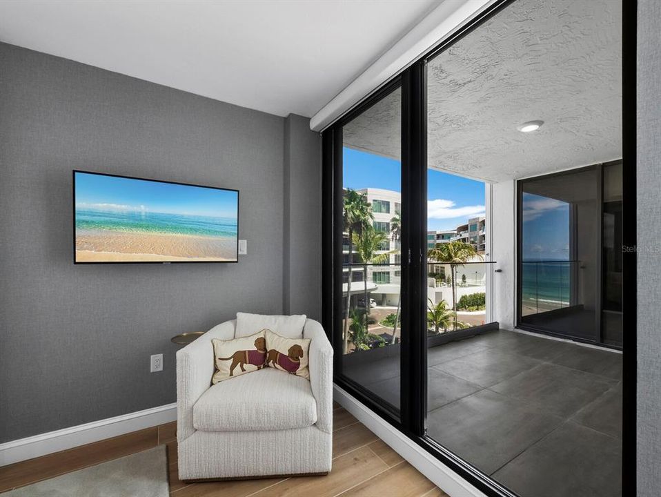 Active With Contract: $3,700,000 (3 beds, 3 baths, 2940 Square Feet)