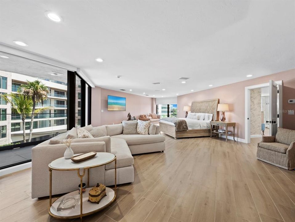 Active With Contract: $3,700,000 (3 beds, 3 baths, 2940 Square Feet)