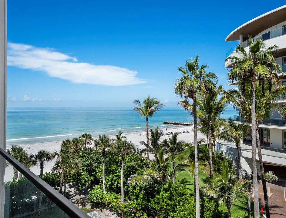 Active With Contract: $3,700,000 (3 beds, 3 baths, 2940 Square Feet)