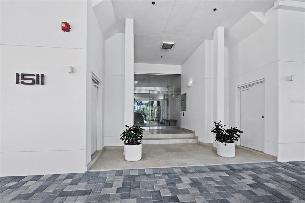 Active With Contract: $3,700,000 (3 beds, 3 baths, 2940 Square Feet)