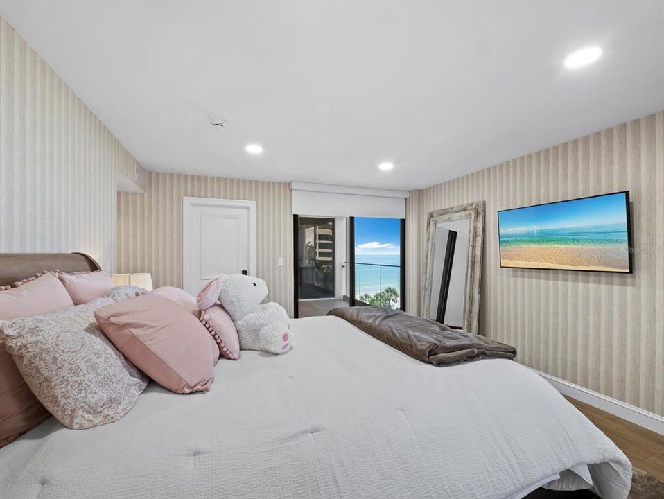 Active With Contract: $3,700,000 (3 beds, 3 baths, 2940 Square Feet)