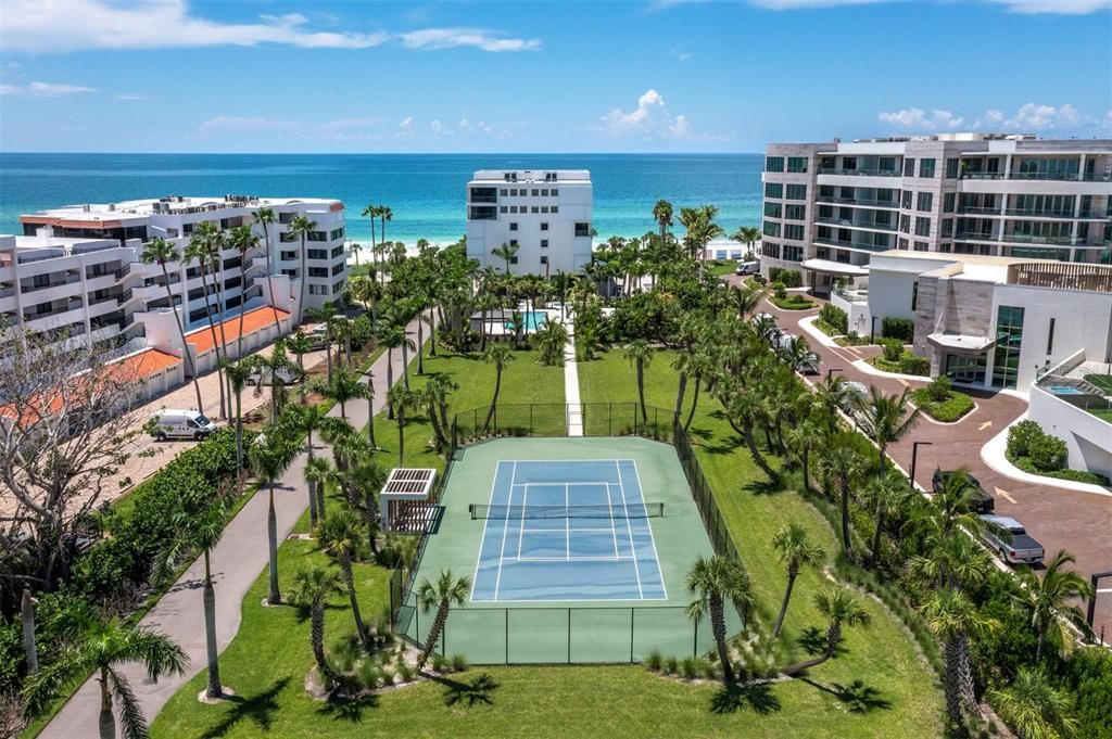 Active With Contract: $3,700,000 (3 beds, 3 baths, 2940 Square Feet)