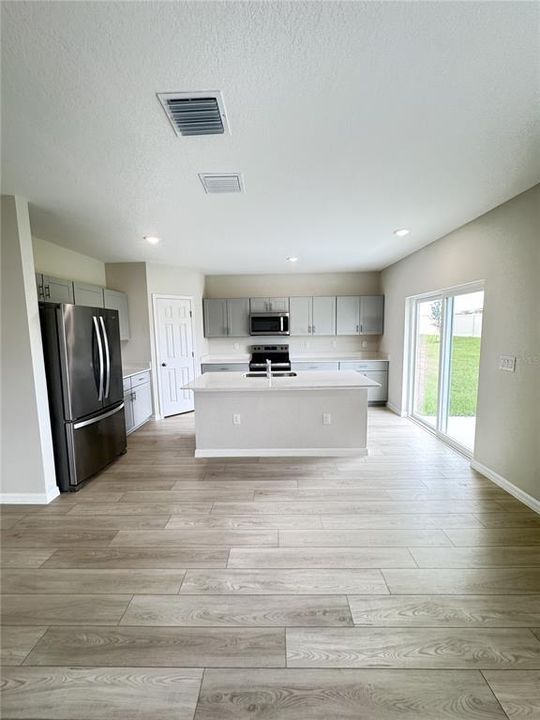 For Rent: $2,100 (5 beds, 3 baths, 2470 Square Feet)