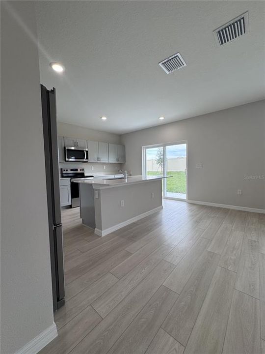 For Rent: $2,100 (5 beds, 3 baths, 2470 Square Feet)