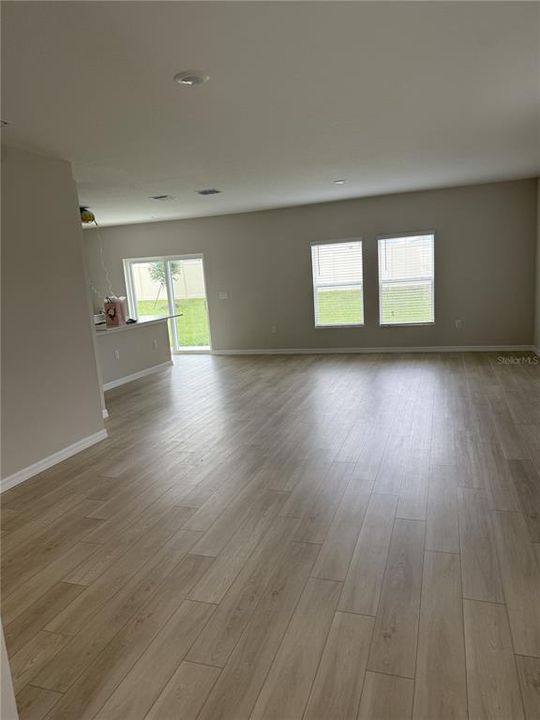 For Rent: $2,100 (5 beds, 3 baths, 2470 Square Feet)