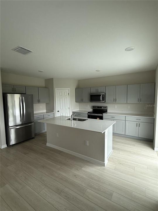 For Rent: $2,100 (5 beds, 3 baths, 2470 Square Feet)