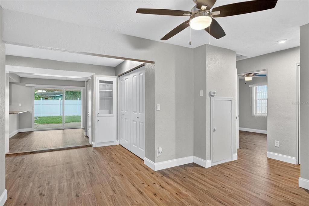 合同活跃: $325,000 (3 贝兹, 2 浴室, 1143 平方英尺)