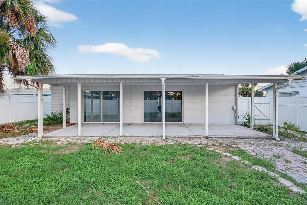 合同活跃: $325,000 (3 贝兹, 2 浴室, 1143 平方英尺)