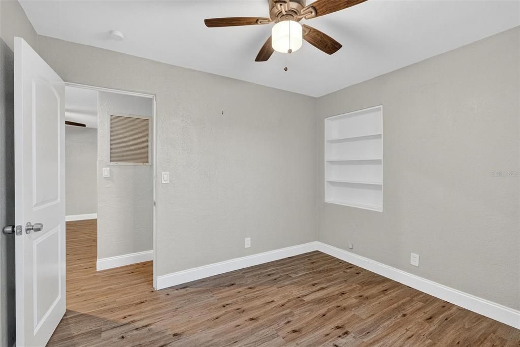 合同活跃: $325,000 (3 贝兹, 2 浴室, 1143 平方英尺)