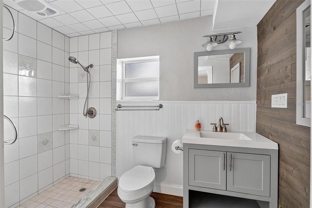 合同活跃: $325,000 (3 贝兹, 2 浴室, 1143 平方英尺)