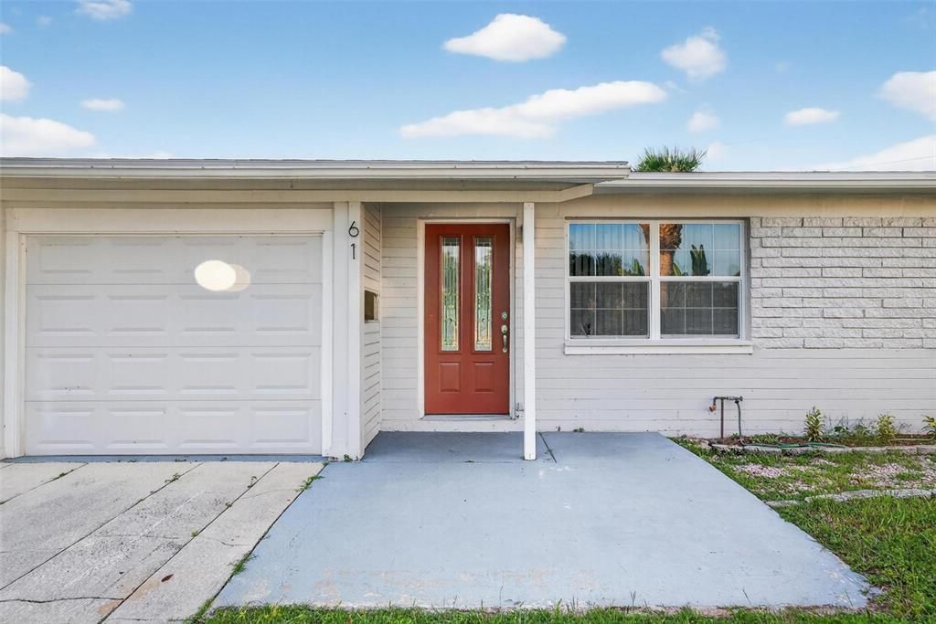 合同活跃: $325,000 (3 贝兹, 2 浴室, 1143 平方英尺)