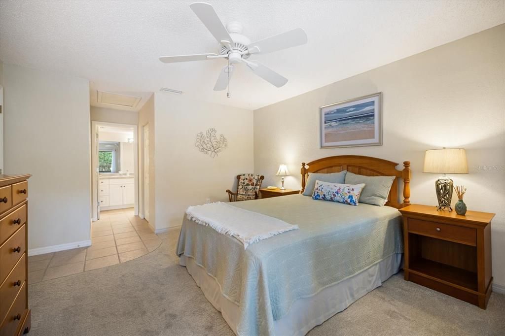 待售: $239,900 (2 贝兹, 2 浴室, 1284 平方英尺)