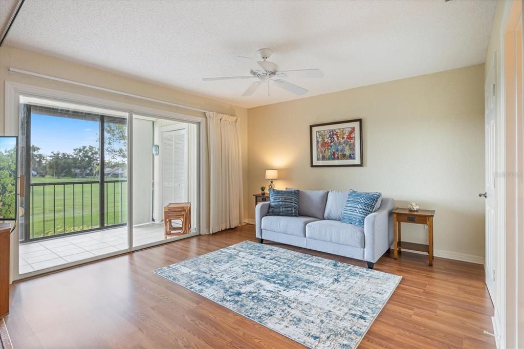 待售: $239,900 (2 贝兹, 2 浴室, 1284 平方英尺)