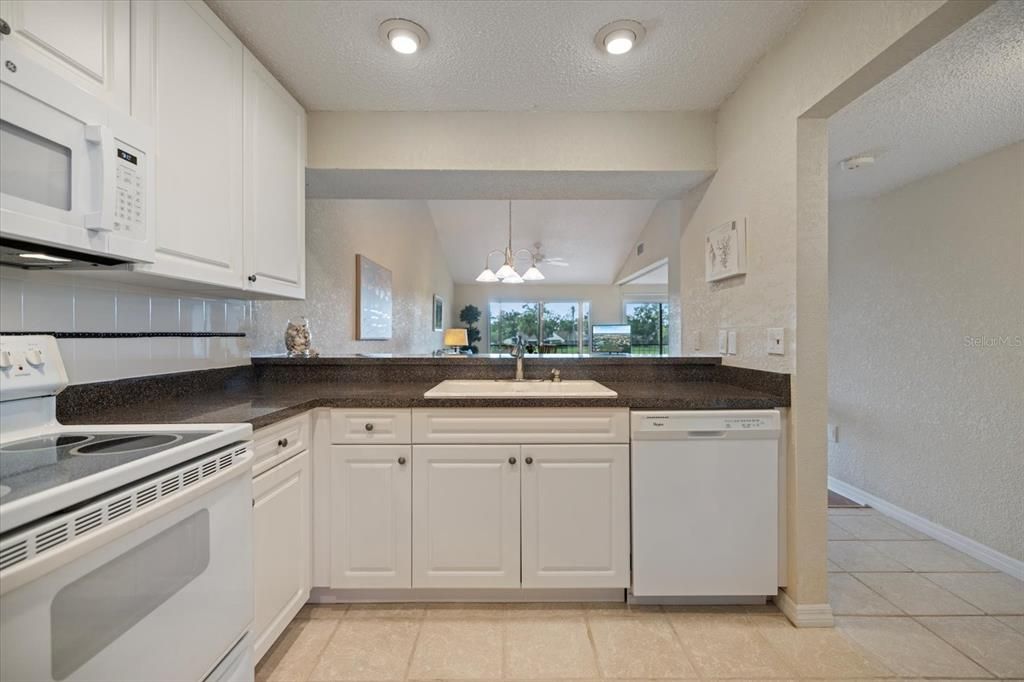 待售: $239,900 (2 贝兹, 2 浴室, 1284 平方英尺)