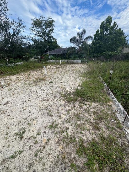 待售: $149,900 (0.24 acres)