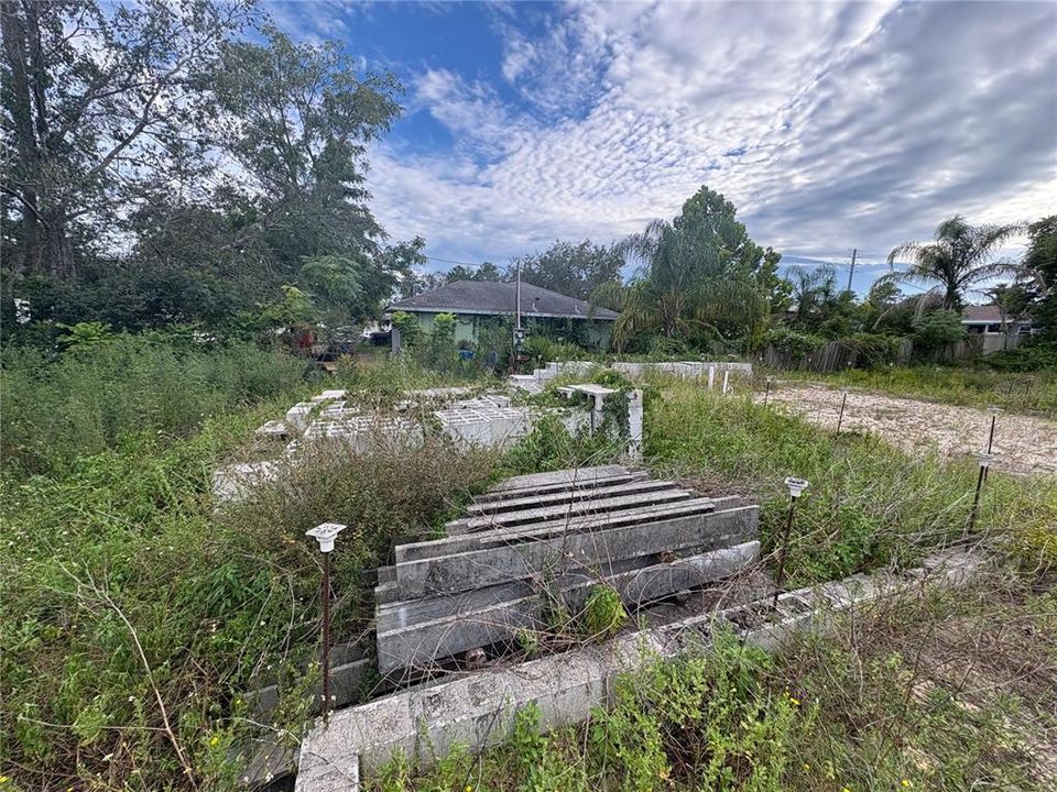 待售: $149,900 (0.24 acres)