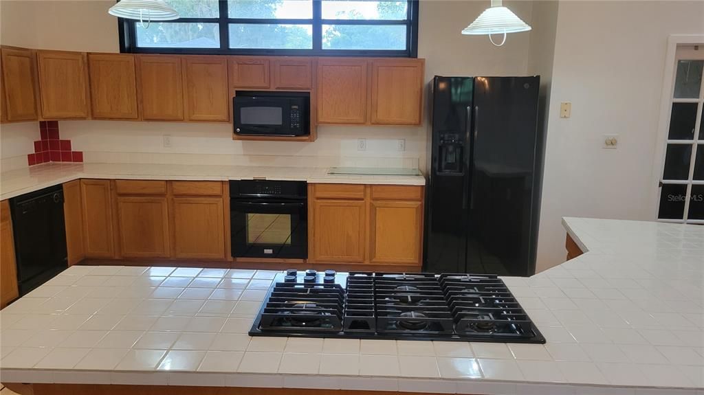 待售: $385,000 (3 贝兹, 2 浴室, 2400 平方英尺)