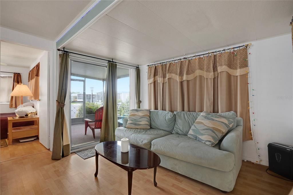 На продажу: $120,000 (2 спален, 2 ванн, 780 Квадратных фут)