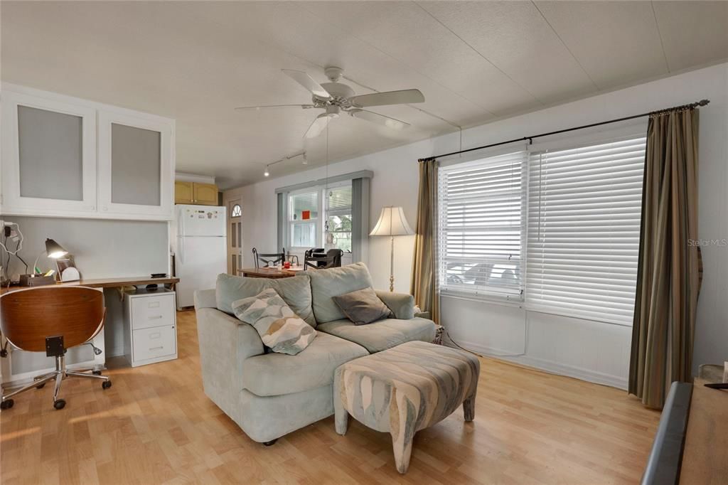 На продажу: $120,000 (2 спален, 2 ванн, 780 Квадратных фут)