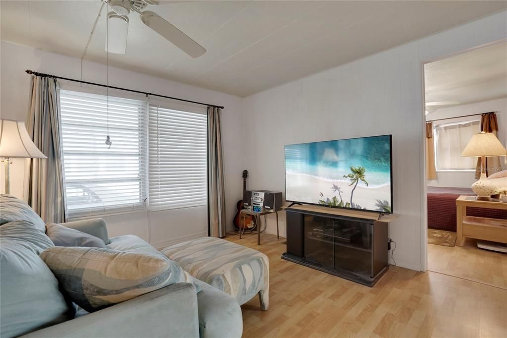 На продажу: $120,000 (2 спален, 2 ванн, 780 Квадратных фут)