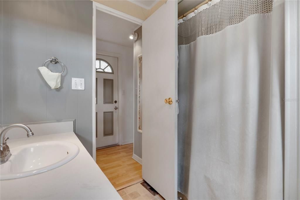 На продажу: $120,000 (2 спален, 2 ванн, 780 Квадратных фут)