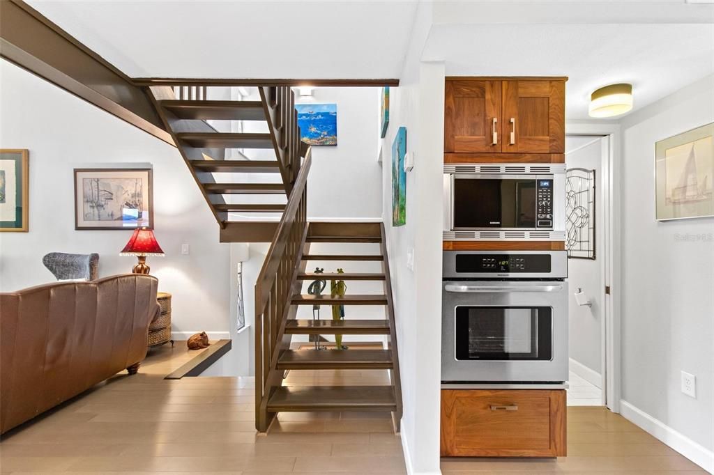 Active With Contract: $529,999 (2 beds, 2 baths, 1728 Square Feet)