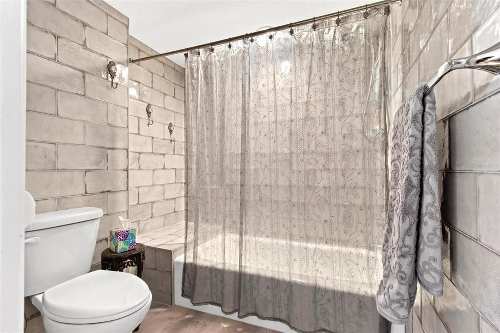 Active With Contract: $529,999 (2 beds, 2 baths, 1728 Square Feet)