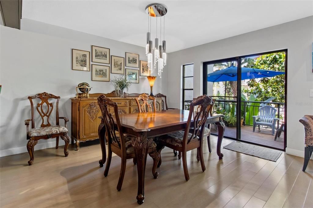 Active With Contract: $529,999 (2 beds, 2 baths, 1728 Square Feet)