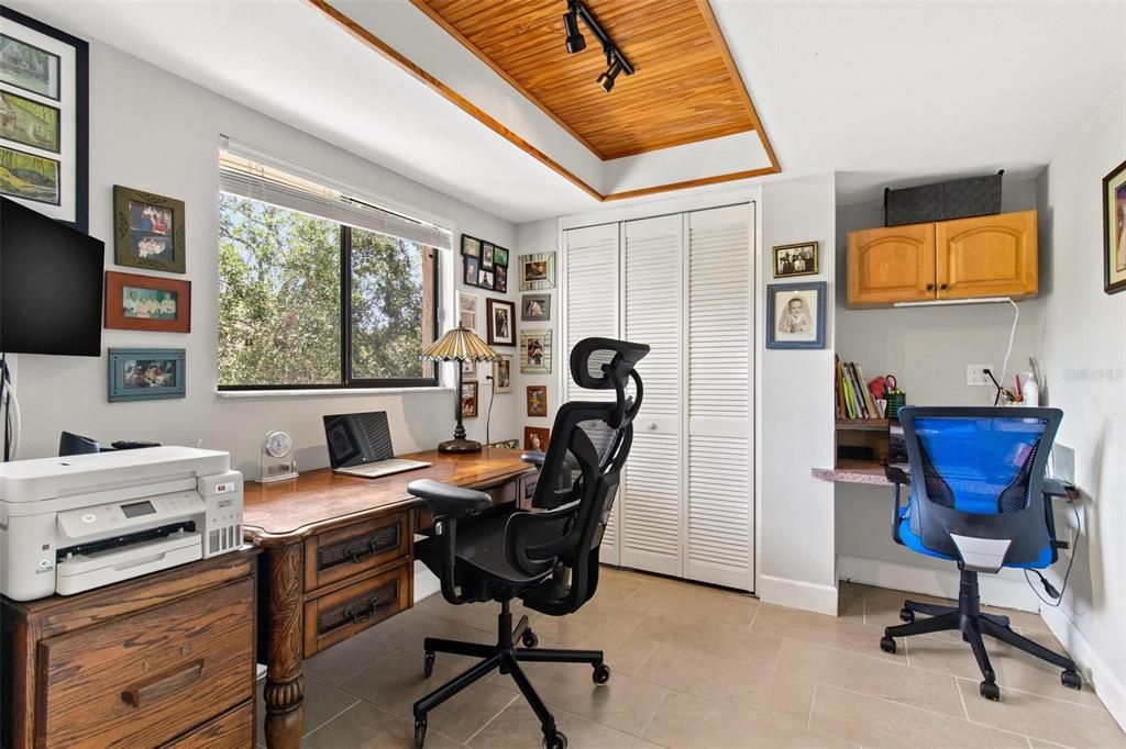 Active With Contract: $529,999 (2 beds, 2 baths, 1728 Square Feet)